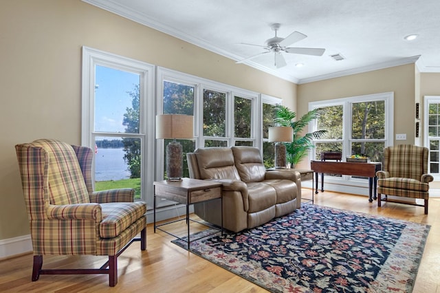 sunroom with ceiling fan