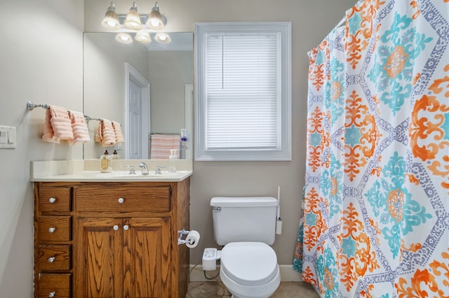 full bathroom featuring curtained shower, tile patterned flooring, toilet, vanity, and baseboards