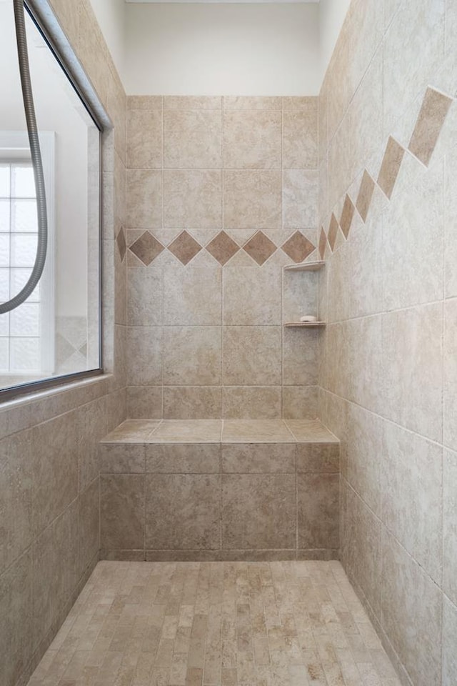 bathroom featuring a tile shower