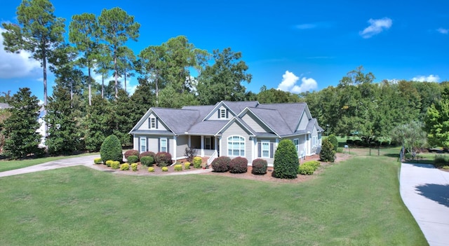 view of front of home with a front lawn