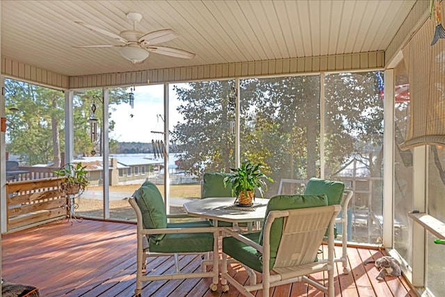 sunroom featuring ceiling fan