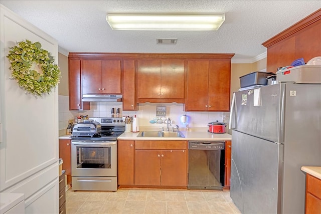 kitchen with sink, crown molding, appliances with stainless steel finishes, backsplash, and a textured ceiling