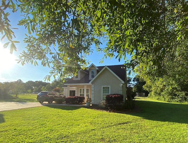 view of front of property with a front lawn