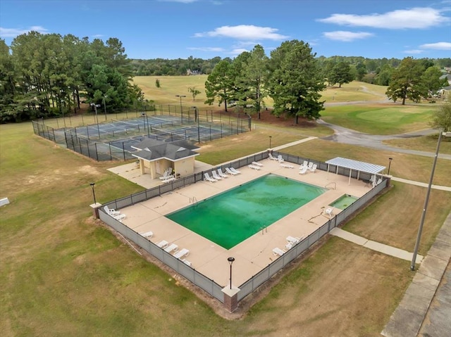 view of swimming pool