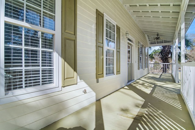 view of patio featuring covered porch and ceiling fan