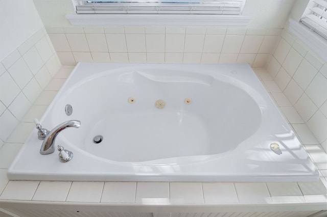 bathroom featuring tiled tub