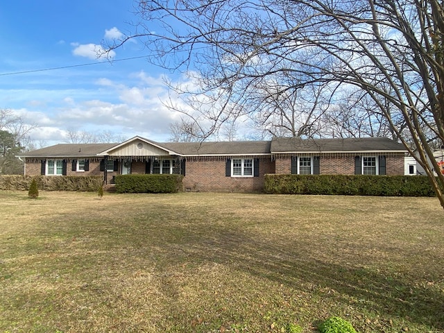 single story home with a front yard