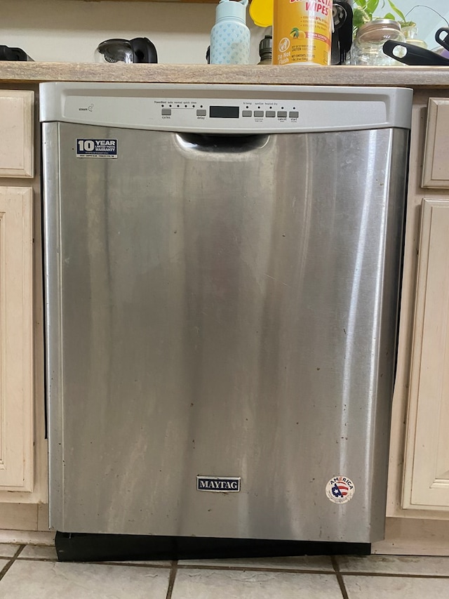 interior details with stainless steel dishwasher