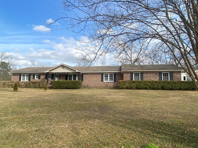 single story home featuring a front yard