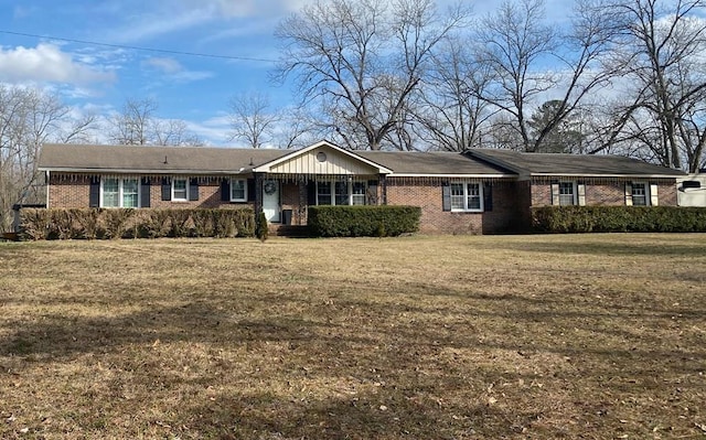 ranch-style home with a front yard