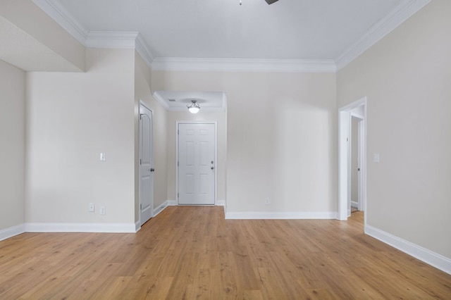 empty room featuring crown molding, light hardwood / wood-style flooring, and ceiling fan