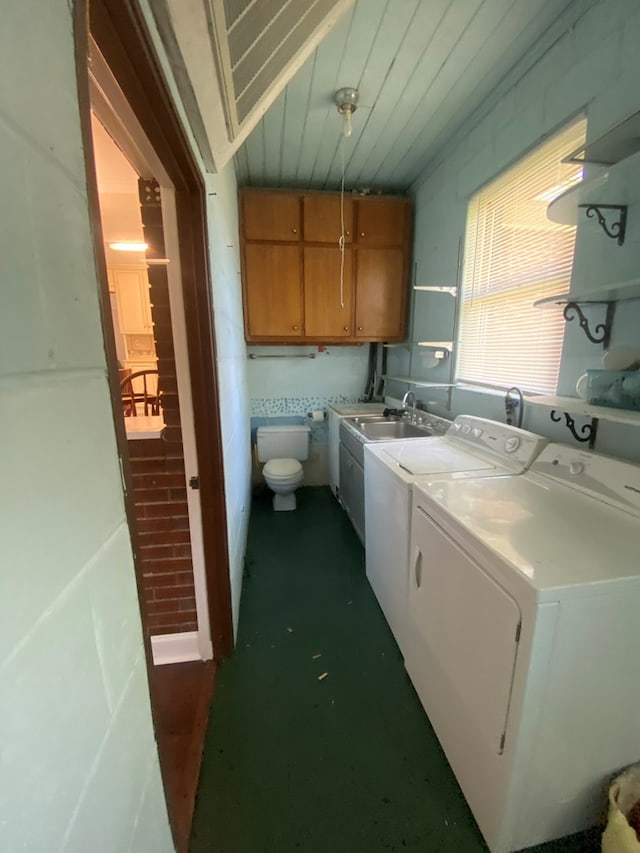 laundry area featuring sink, washer and clothes dryer, and wooden ceiling