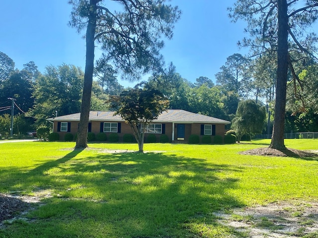 single story home featuring a front lawn