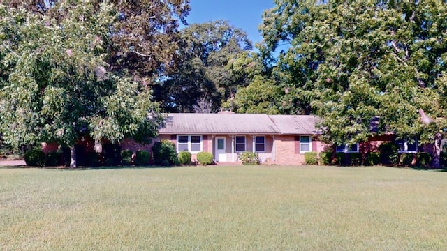 ranch-style home with a front yard