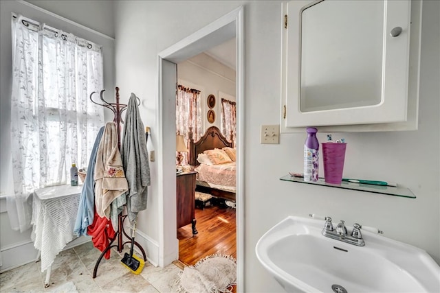 bathroom featuring sink