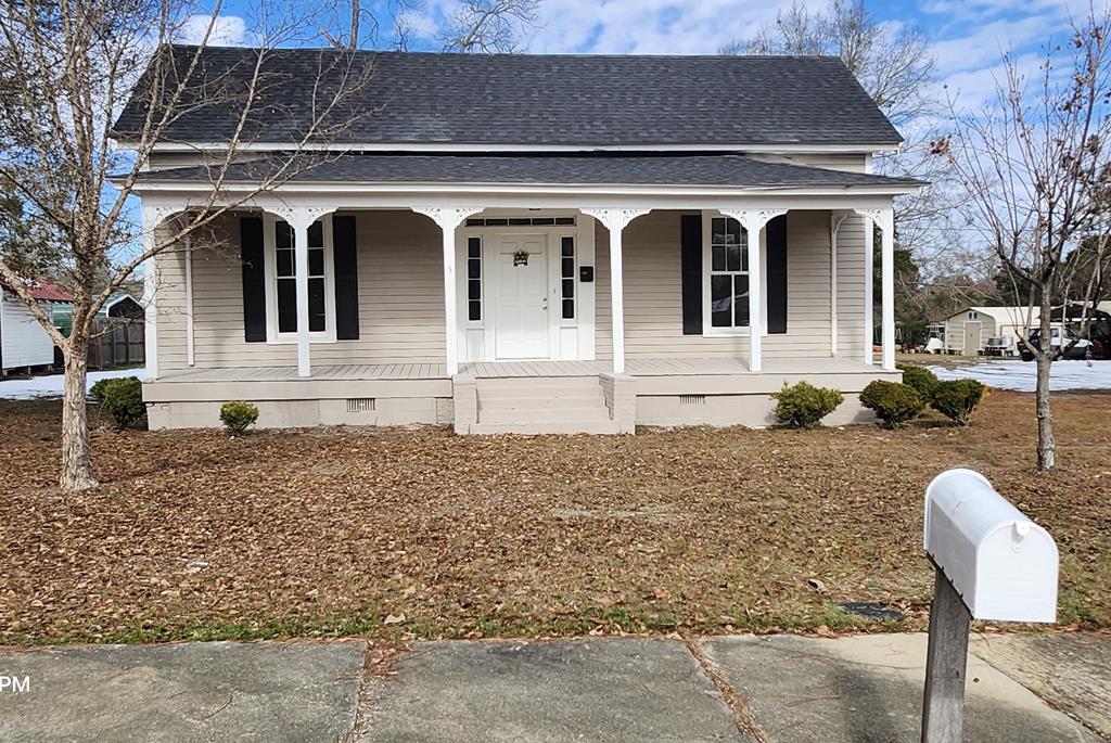 407 E Pine St, Vienna, GA 31092 - view of front of property featuring roof with shingles, a porch, and crawl space
