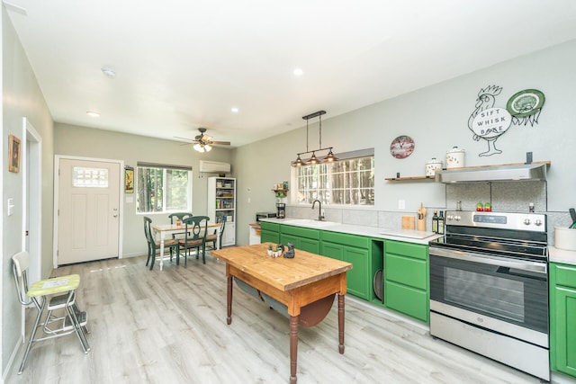 kitchen featuring backsplash, stainless steel electric range, ceiling fan, and green cabinetry