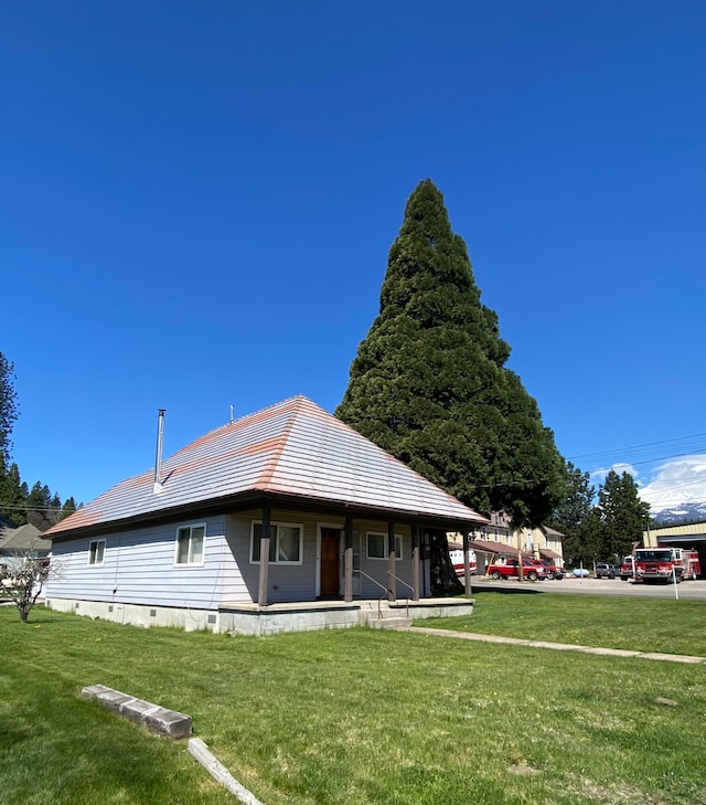 back of house with a yard