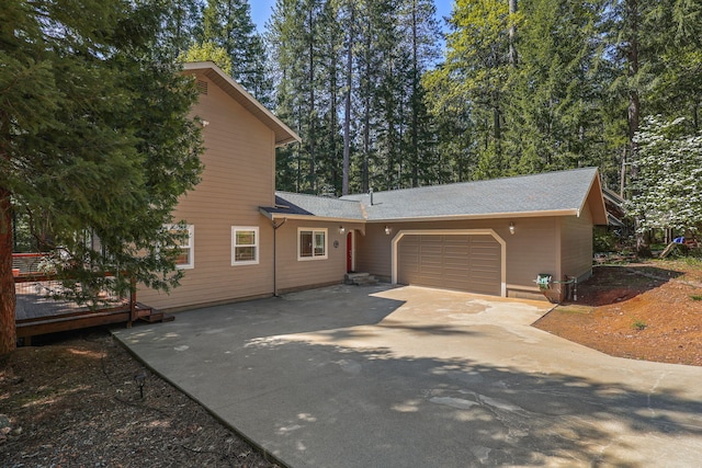 view of front facade featuring a garage