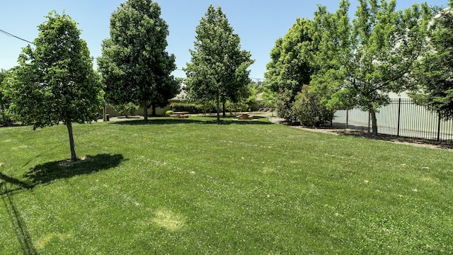 Listing photo 2 for 1191 Hillcrest Pl, Redding CA 96001