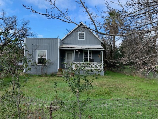 view of front of property with a front lawn and covered porch