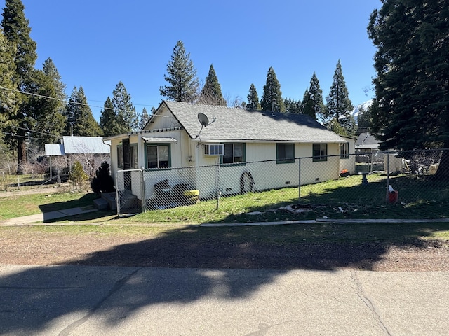 view of front of home with a front lawn