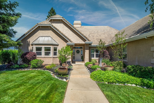 view of front of property with a front lawn