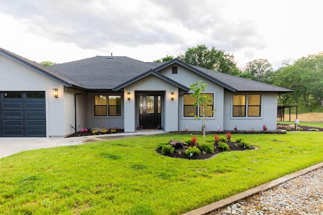 view of front of property featuring a front yard and a garage