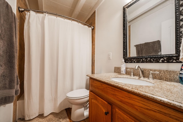 bathroom featuring a shower with shower curtain, vanity, and toilet