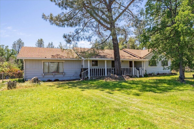 view of front facade with a front lawn