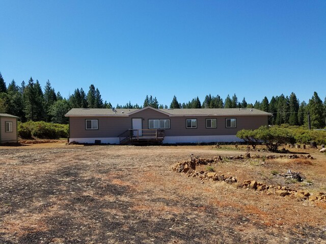 manufactured / mobile home featuring a wooden deck