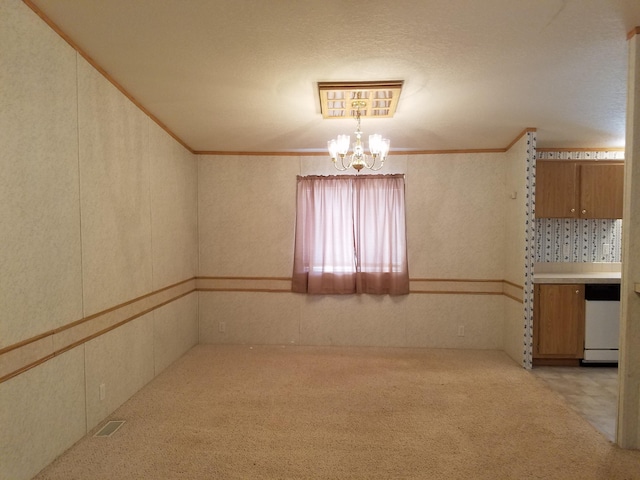 spare room featuring an inviting chandelier, crown molding, and light colored carpet
