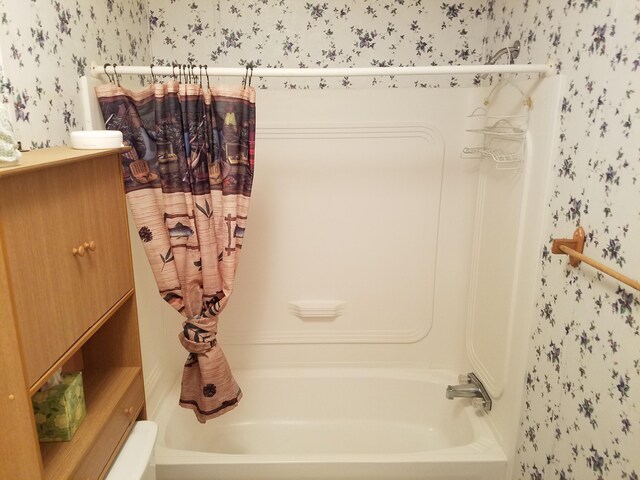 full bathroom with toilet, shower / bath combo with shower curtain, and vanity