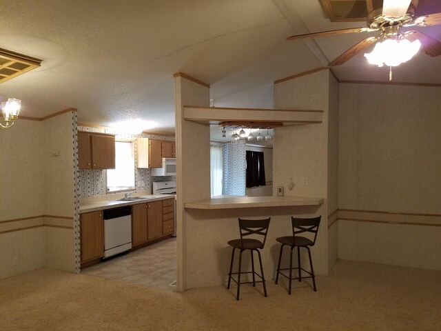 kitchen featuring ceiling fan, tasteful backsplash, a breakfast bar area, light colored carpet, and white appliances