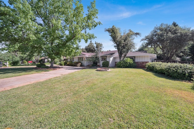 view of front of property with a front lawn