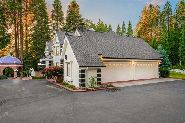 view of front facade with a garage