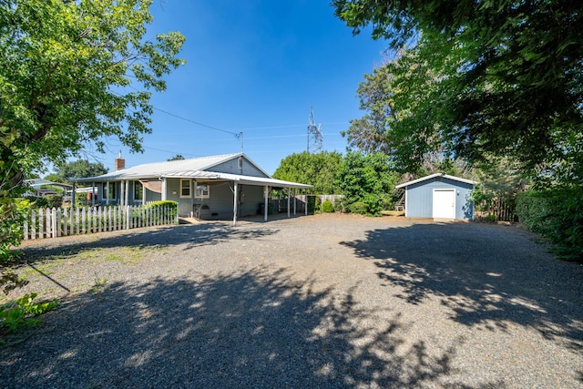 view of front of property featuring a storage unit