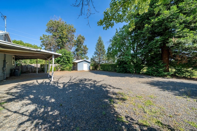 view of yard featuring a storage unit