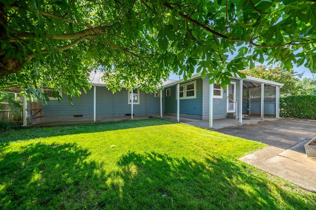 view of yard featuring a carport