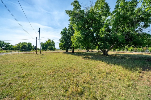 view of yard with a rural view