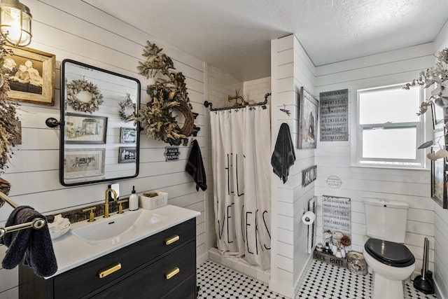 bathroom featuring vanity, curtained shower, toilet, and a textured ceiling