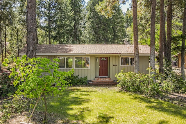 single story home with a front yard