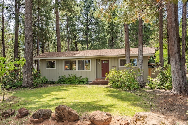 ranch-style home with a front yard