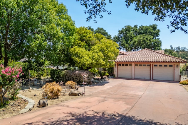 view of front of house featuring a garage