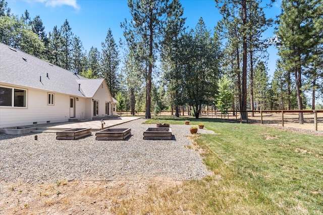 view of yard featuring a patio