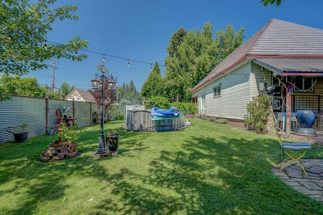 view of yard with a swimming pool