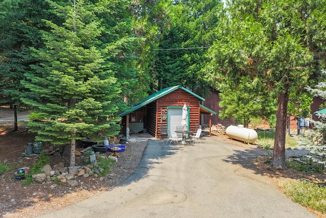 view of outbuilding featuring driveway and an outbuilding