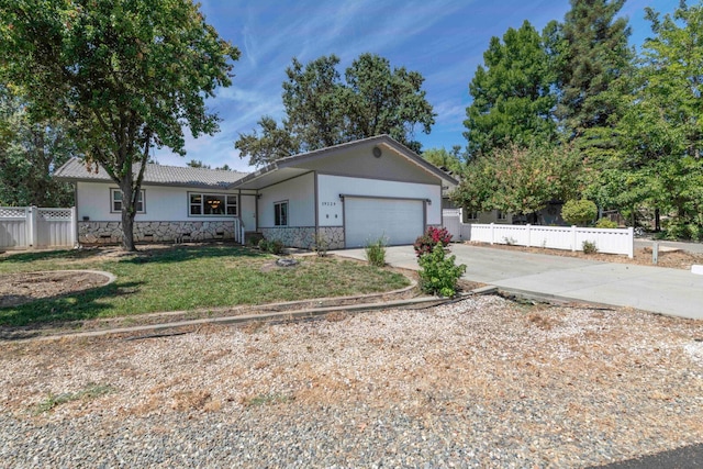 ranch-style home featuring a front lawn and a garage