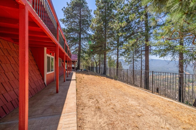 view of yard with a mountain view