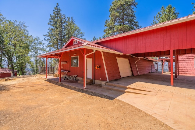 view of front facade featuring a carport